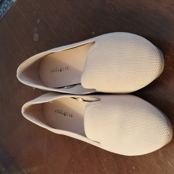 Indigo Rd tan flats - Picture 3 of 9